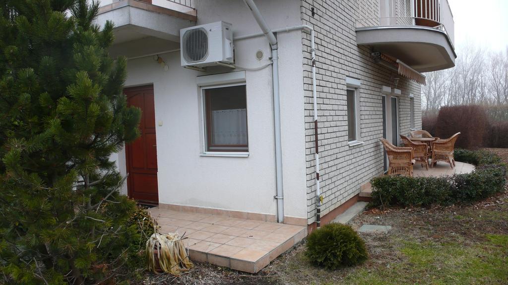 Nyarido Apartman Alsoors Exterior photo