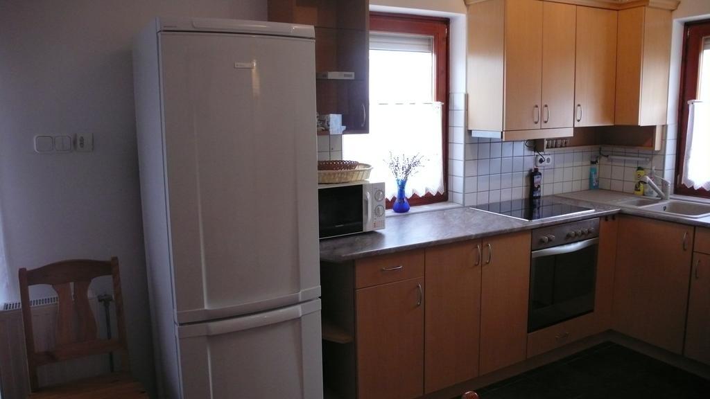 Nyarido Apartman Alsoors Exterior photo